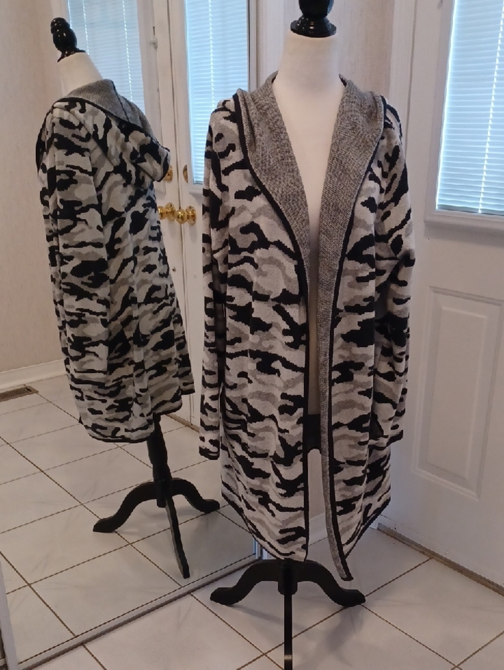 4/$80 Rachel Zoe Gray & Black Camouflage Hooded Cardigan - Size 1X